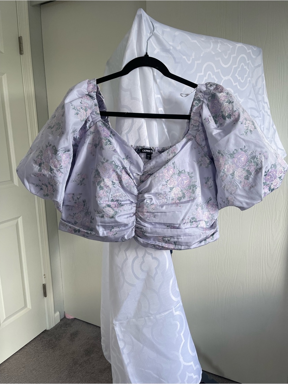Express Lilac Floral Puff Sleeve Crop Top